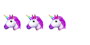 Cabeza de 3 emoji de unicornio con melena morada.