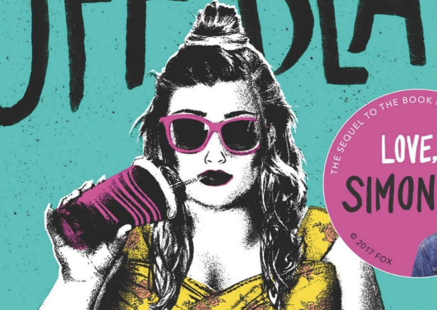 Portada del libro Leah on the Offbeat, una ilustraci&oacute;n de una chica con gafas y un chongo tomando una bebida con un popote y los labios pintados.