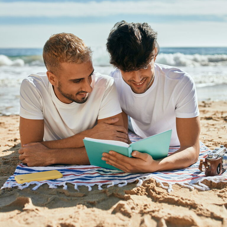 6 Poetas bi que deberías estar leyendo