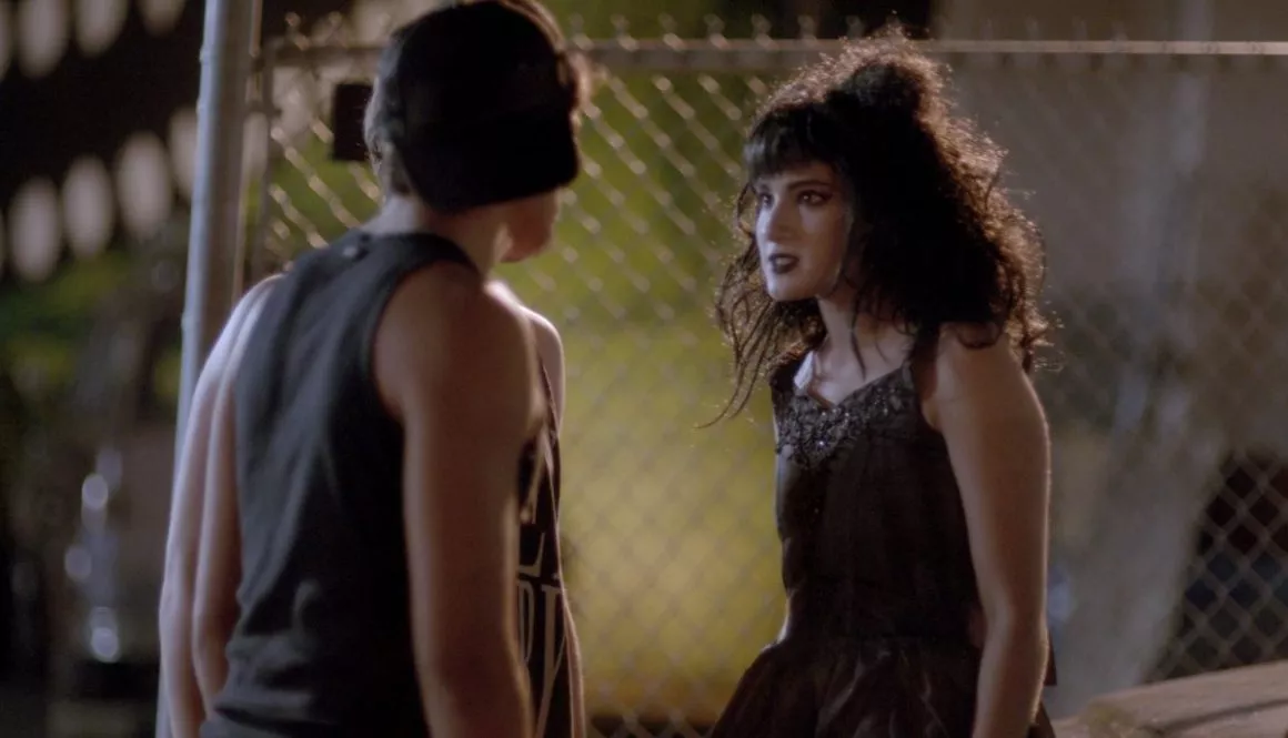 Joey se enfrenta a dos de sus amigos.