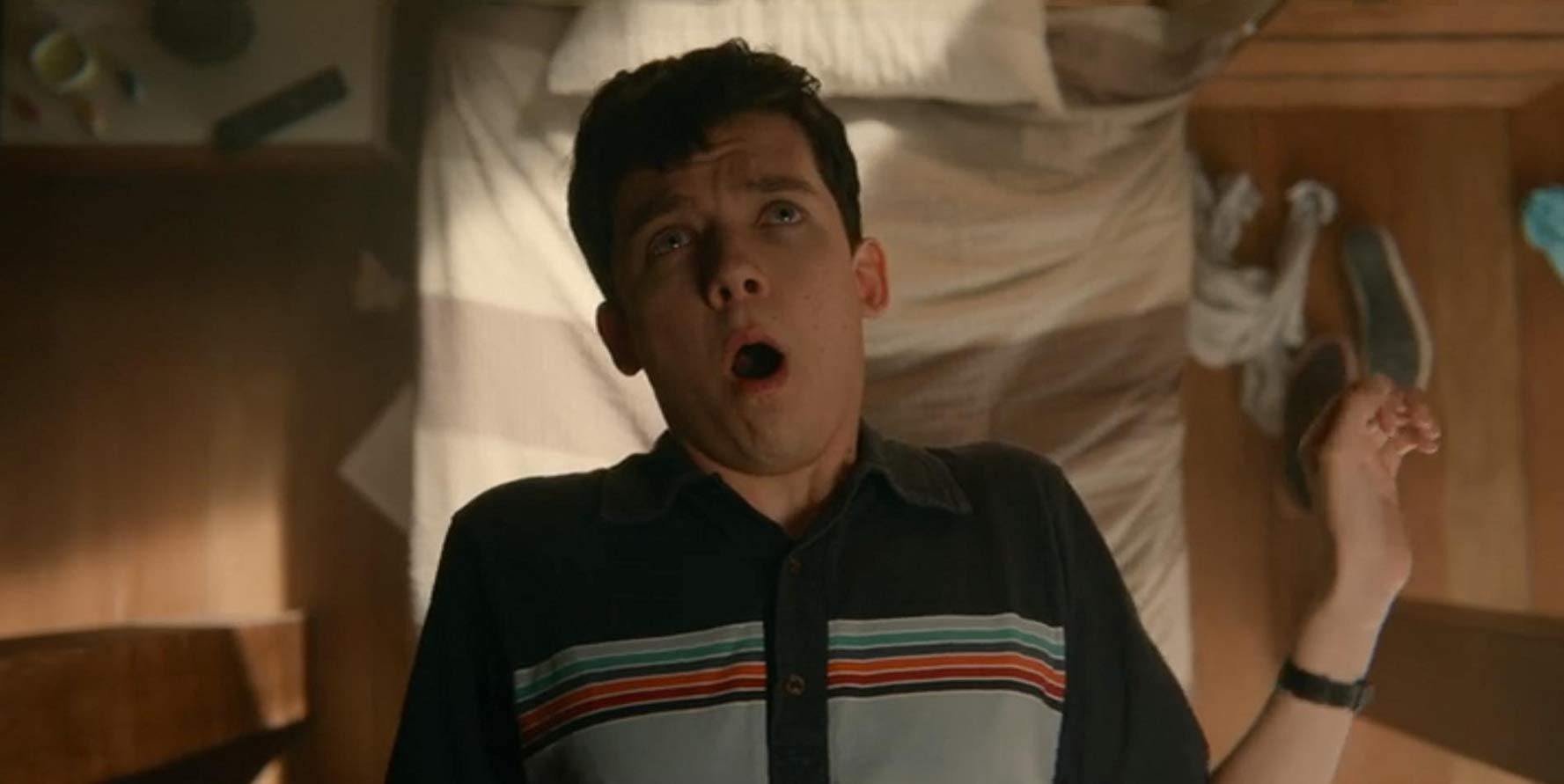 Otis en medio del cl&iacute;max flotando sobre su cuenta con una expresi&oacute;n &iacute;ntima / chistosa.