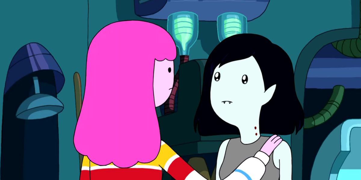 La Dulce Princesa mira a Marceline con preocupación mientras mira hacia atrás, con una mano en su hombro.