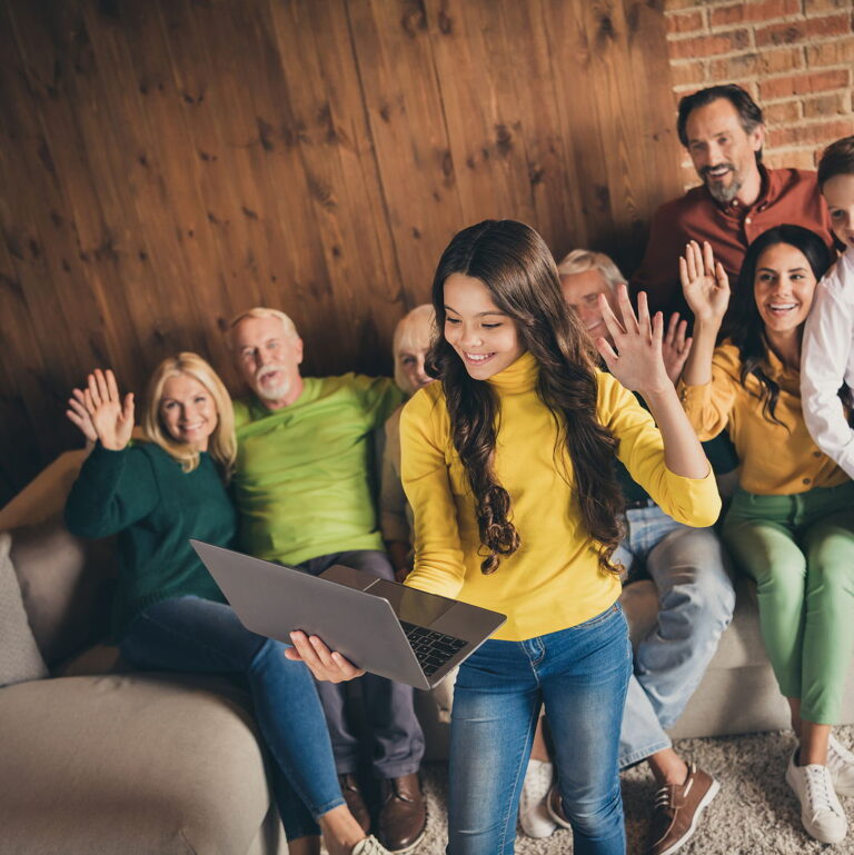 Pregúntale a un Padre Bi: ¿Vale la pena salir del clóset ante mi familia prejuiciosa?